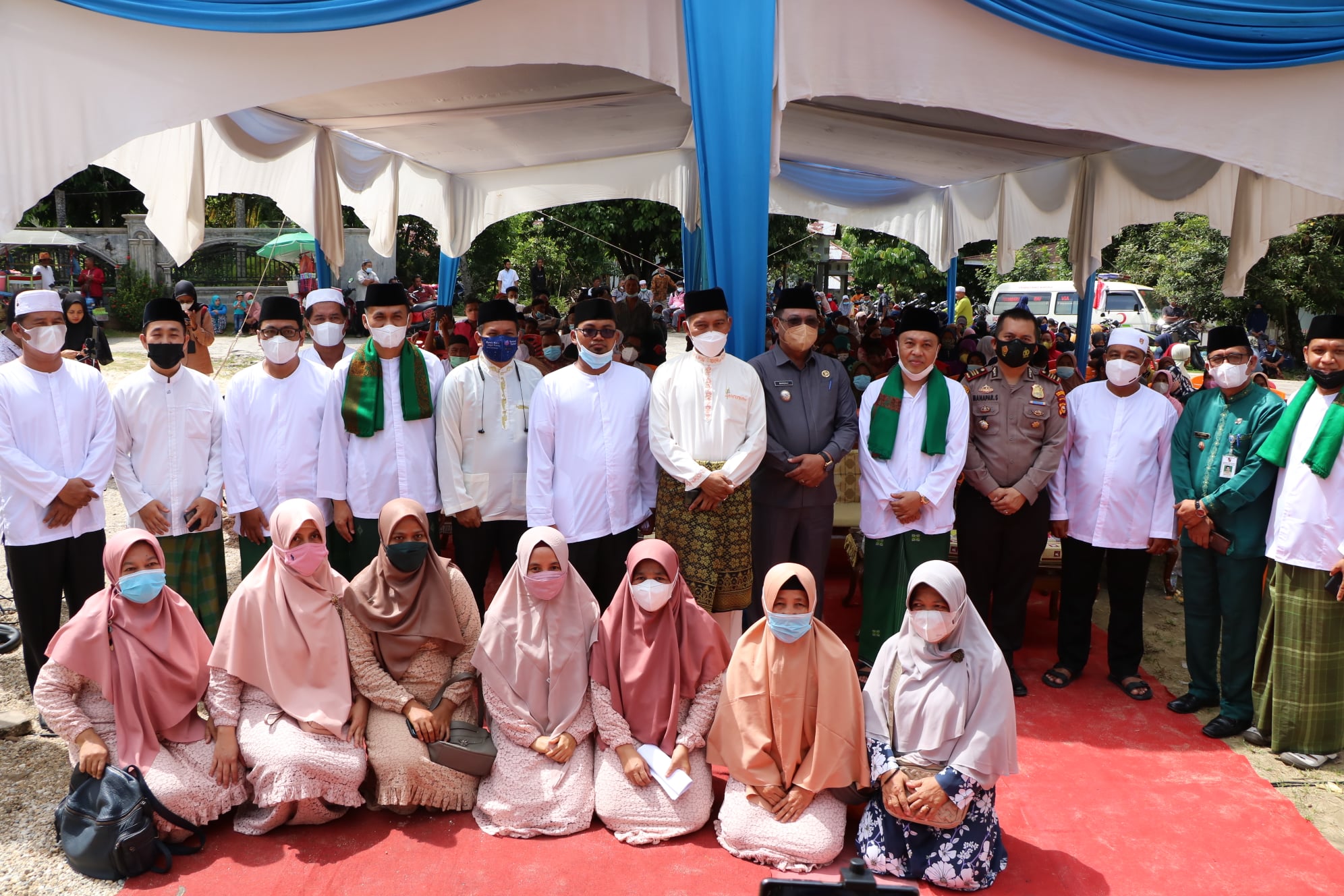 Madrasah Faiz Al Baqarah Pondok Pekanbaru Serahkan 250 Paket Sembako Bagi Warga Terdampak Banjir
