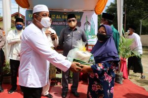 Madrasah Faiz Al Baqarah Pondok Pekanbaru Serahkan 250 Paket Sembako untuk masyarakat