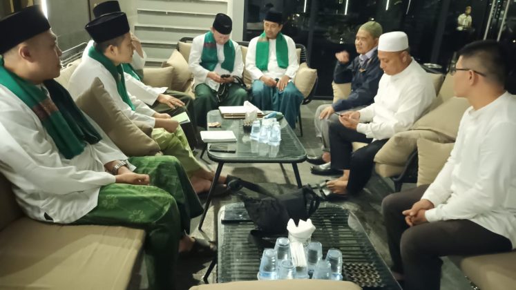 Berjumpa dengan pemuka masyarakat Kota Medan dengan salah satu Mursyid