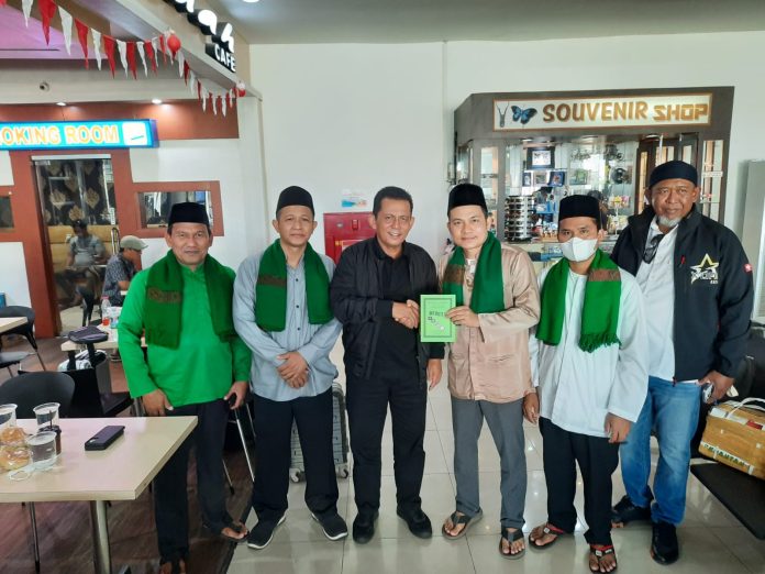 Perjumpaan dan Silaturahmi Madrasah Faiz Al Baqarah Dengan Gubernur Kepri Anshar Ahmad Perjumpaan dan Silaturahmi Madrasah Faiz Al Baqarah Dengan Gubernur Kepri Anshar Ahmad
