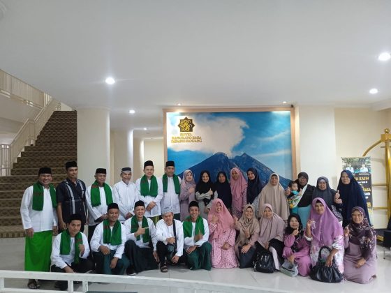 Photo Bersama Perjalanan Agama Dakwah Madrasah Faiz Al Baqarah di Sumbar dan Pekanbaru